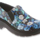 Klogs Women's Slip Resistant Closed Back Clog, Naples - Image 5
