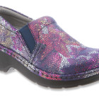 Klogs Women's Slip Resistant Closed Back Clog, Naples - Image 12