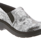 Klogs Women's Slip Resistant Closed Back Clog, Naples - Image 11